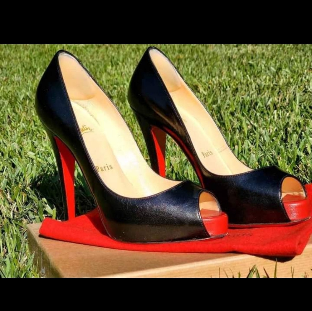 Christian Louboutin "Very Prive" pumps size 6
